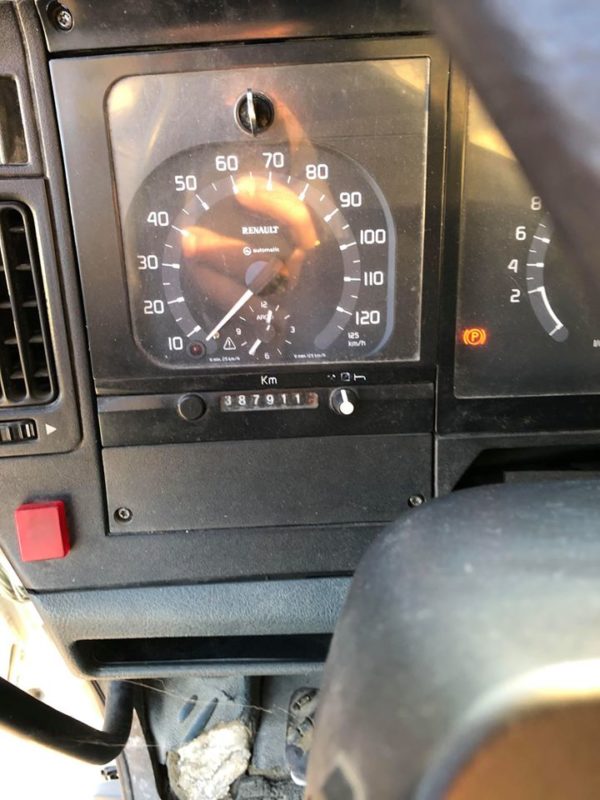 Renault 250 Premium citerne – Image 9