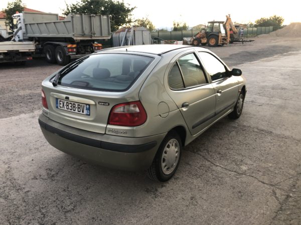 Renault Megane 1.9D RXE – Image 5