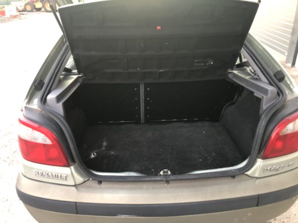 Renault Megane 1.9D RXE – Image 7