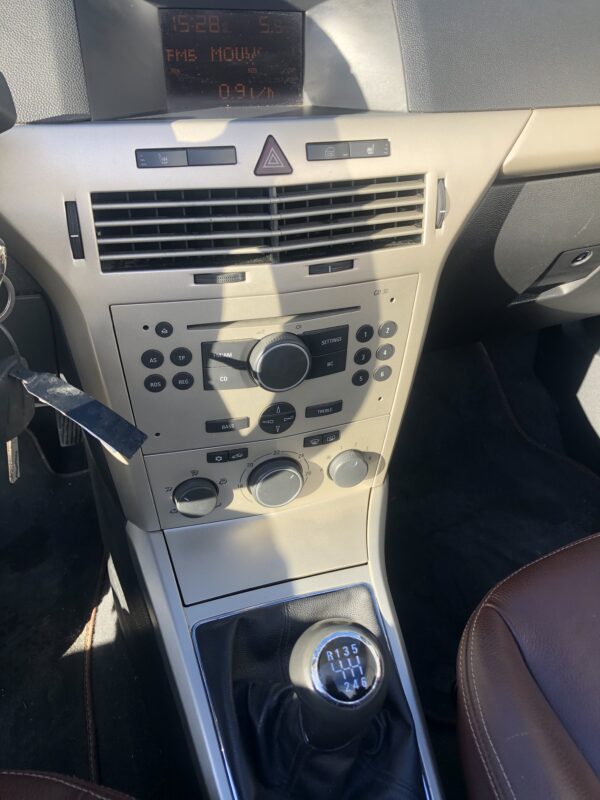 Opel Astra Twintop 1.9 CDTI 150 – Image 13