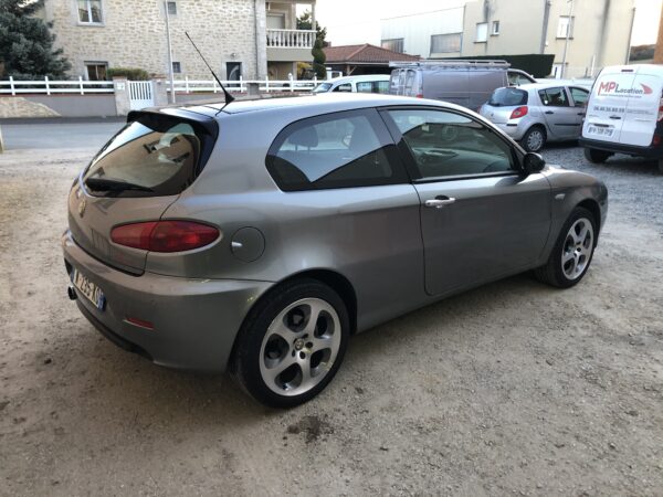 ALFA ROMEO 147 1.6 TS ECO BLACK LINE – Image 5