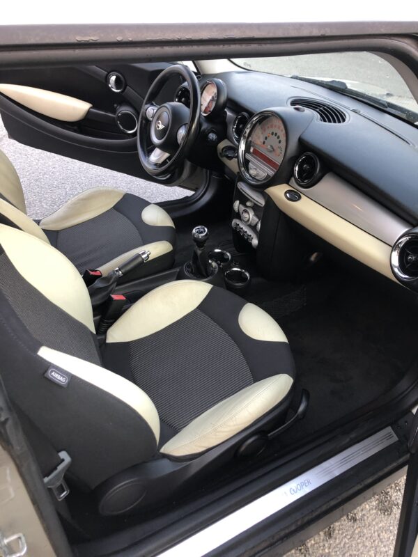 Mini Cooper 1.6D – Image 10