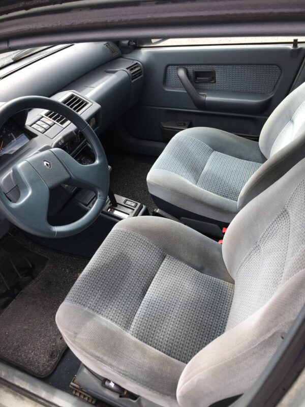 Renault Clio 1.4 RN – Image 11