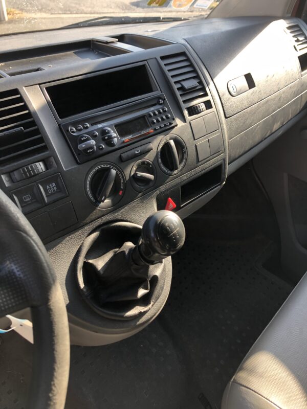 Volkswagen Transporteur T5 1.9 TDI – Image 9