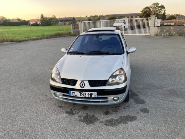 RENAULT CLIO 1.4 (ESSENCE) 98ch – Image 3