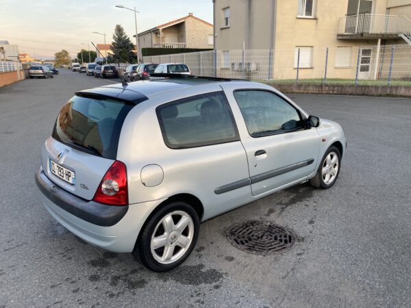 RENAULT CLIO 1.4 (ESSENCE) 98ch – Image 5