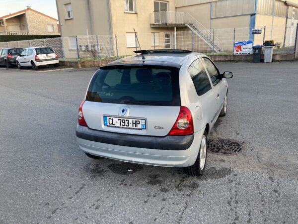 RENAULT CLIO 1.4 (ESSENCE) 98ch – Image 6