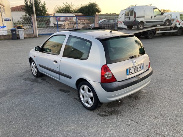 RENAULT CLIO 1.4 (ESSENCE) 98ch – Image 7