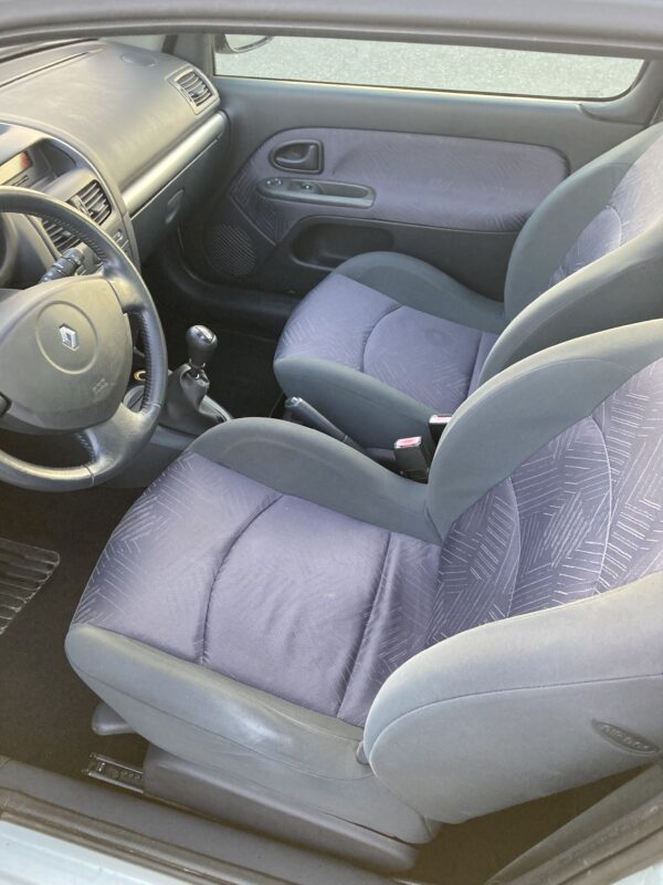 RENAULT CLIO 1.4 (ESSENCE) 98ch – Image 8