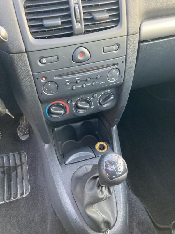 RENAULT CLIO 1.4 (ESSENCE) 98ch – Image 10
