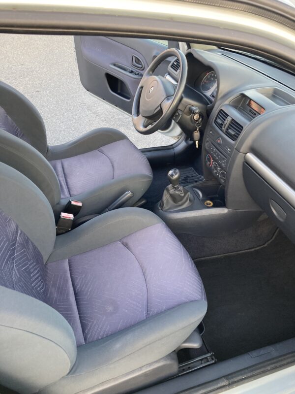 RENAULT CLIO 1.4 (ESSENCE) 98ch – Image 11