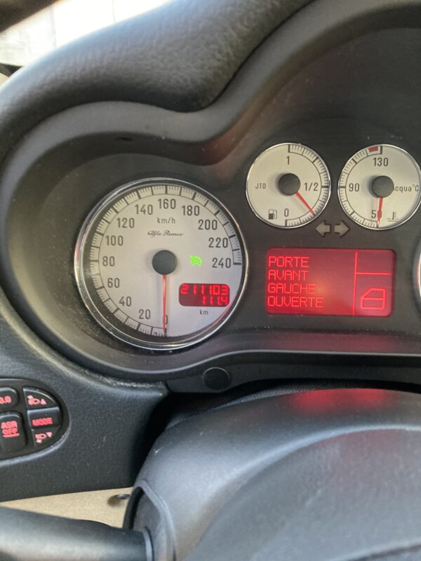 ALFA ROMEO 147 JTDM 1.9 120ch – Image 9