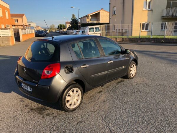 RENAULT CLIO III 1.5DCI 75ch – Image 4