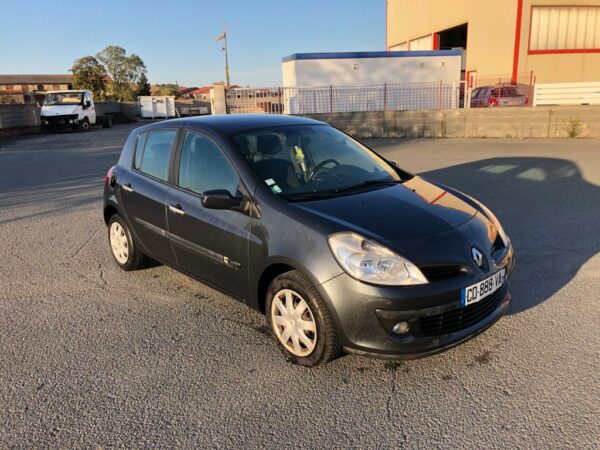 RENAULT CLIO III 1.5DCI 75ch – Image 2
