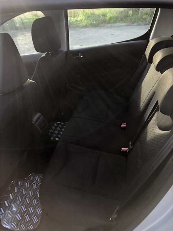 PEUGEOT 308 1.6HDI 90ch – Image 12