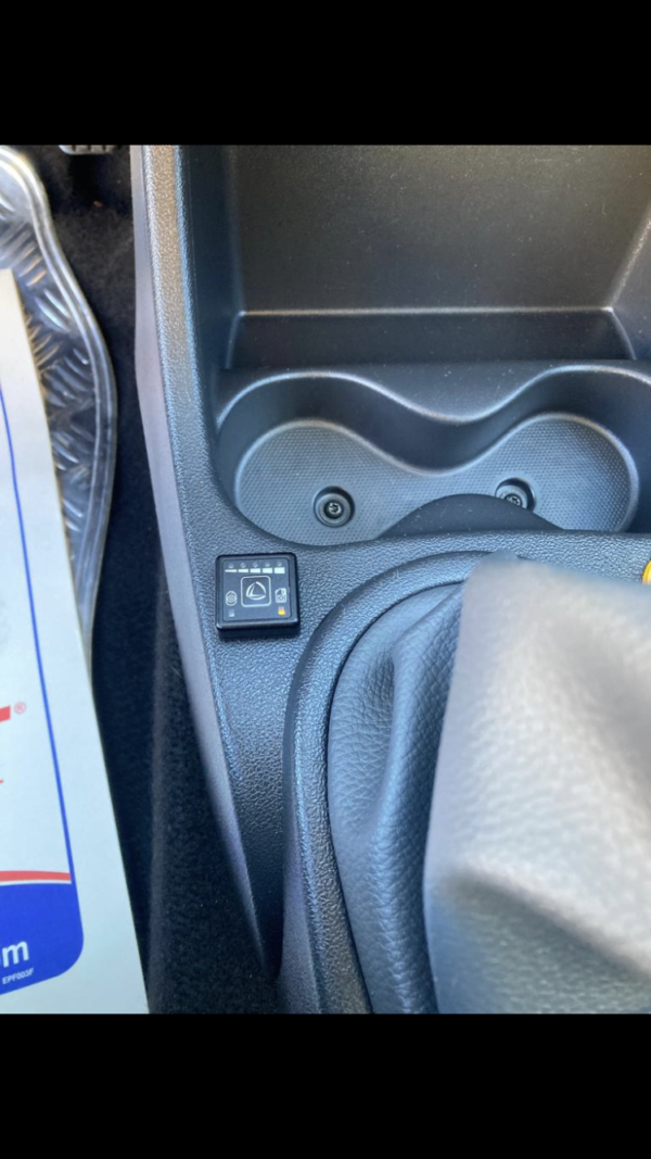 DACIA SANDERO 1.4 MPI ESSENCE+GPL – Image 9