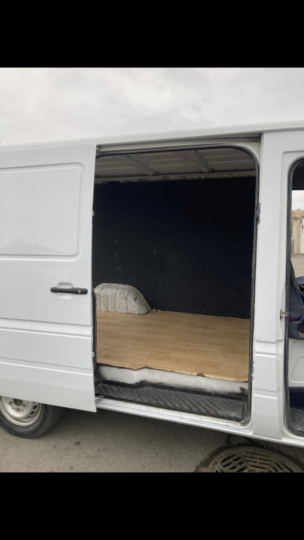 MERCEDES BENZ SPRINTER 208D – Image 12