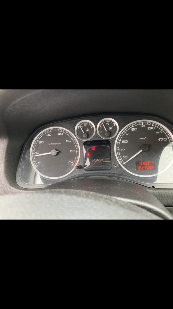 PEUGEOT 307 1.4 i 90ch – Image 9
