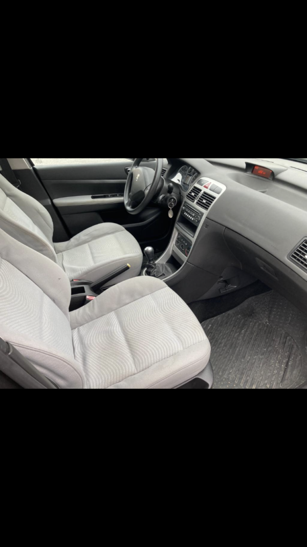 PEUGEOT 307 1.4 i 90ch – Image 11