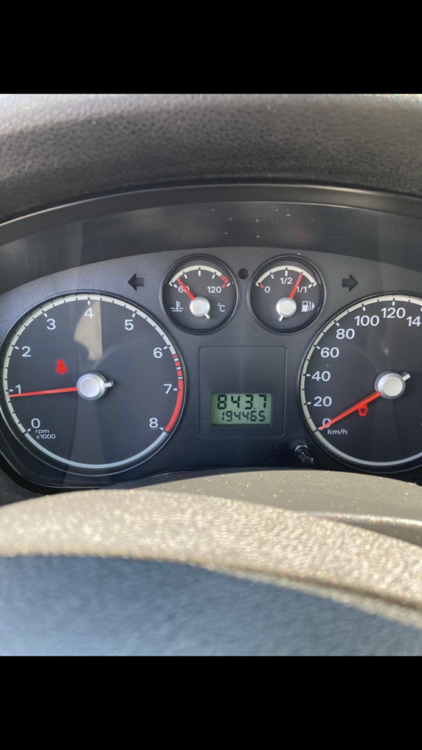 FORD FOCUS 2.0 i 145ch – Image 9