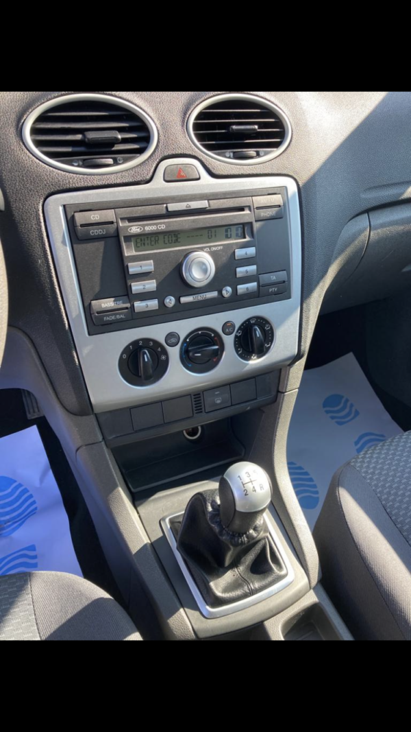 FORD FOCUS 2.0 i 145ch – Image 10