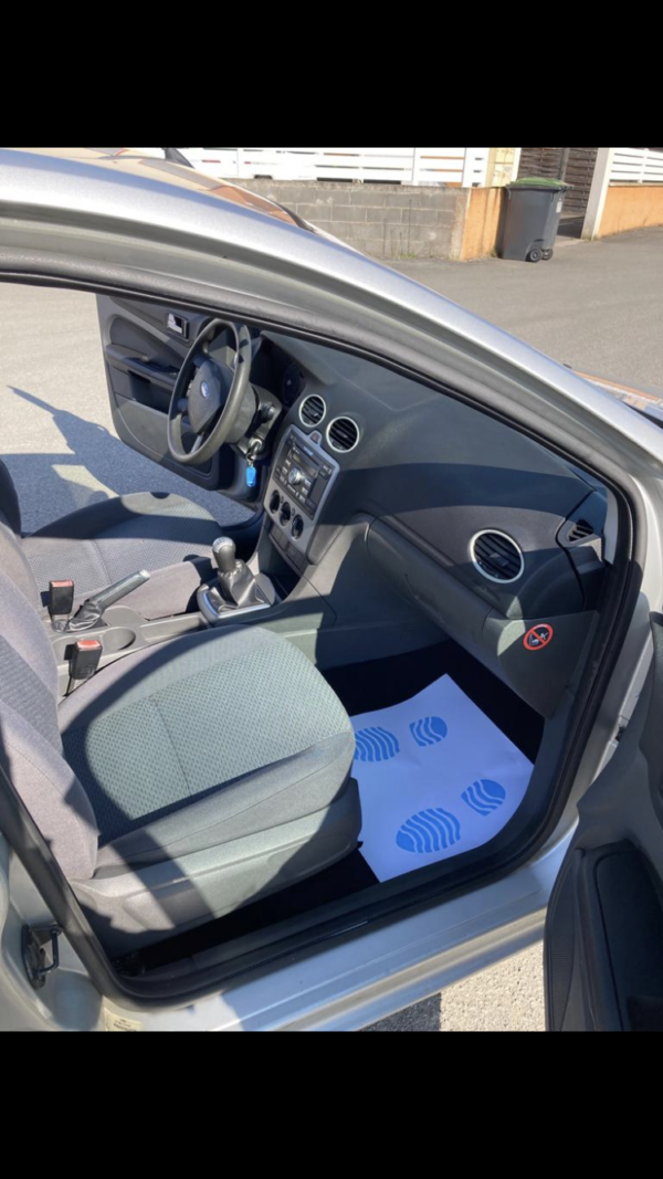 FORD FOCUS 2.0 i 145ch – Image 14