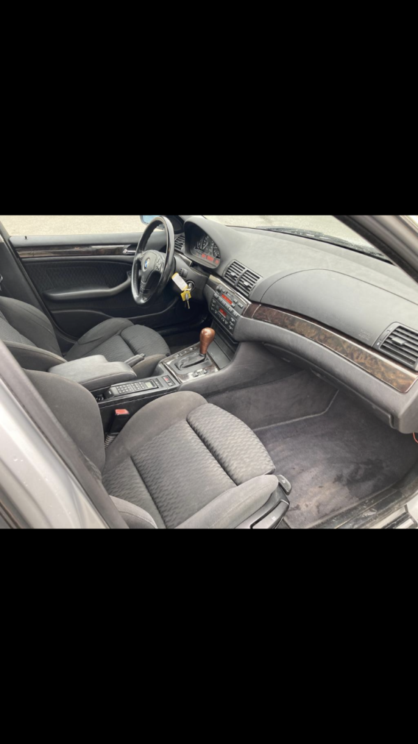 BMW 320i 150ch – Image 12