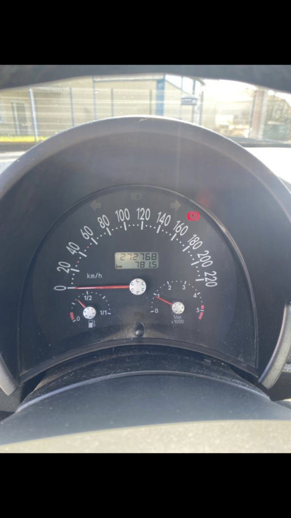 VOLKSWAGEN NEW BEETLE 1.9 TDI 100ch – Image 9