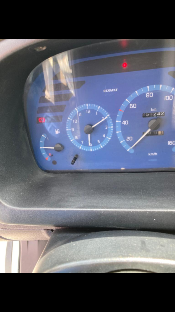 RENAULT MASTER T33 L2H2 2.5D 80cv – Image 9