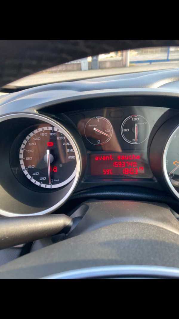 ALFA ROMEO GIULIETTA 1.4 T-Jet 105CV – Image 14