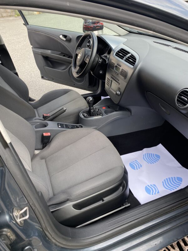 SEAT LEON 2.0 TDI 140cv – Image 9