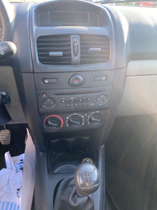 Renault Clio II 1.5 Dci 80cv – Image 10