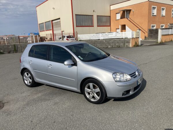 Volkswagen Golf V 1.9 Tdi 105 – Image 5