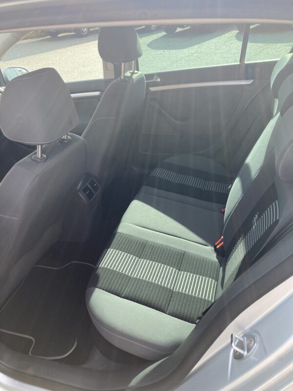 Volkswagen Golf V 1.9 Tdi 105 – Image 8