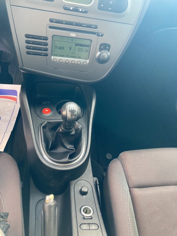 SEAT LEON 2.0 TDI 140cv – Image 9