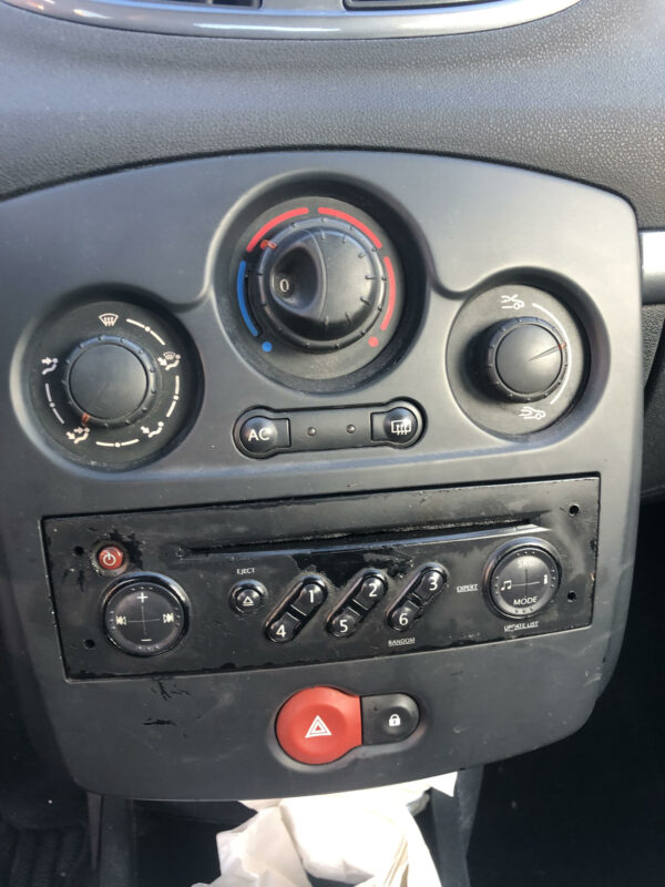 RENAULT CLIO III 1.6i 110CV – Image 11