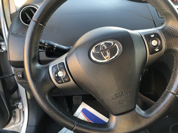 TOYOTA YARIS 1.4 D4D 90cv – Image 10