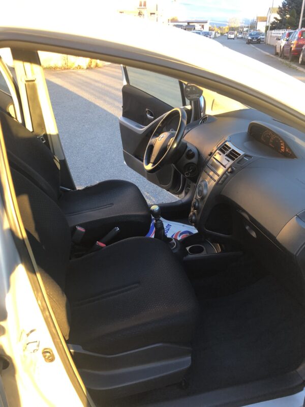 TOYOTA YARIS 1.4 D4D 90cv – Image 14