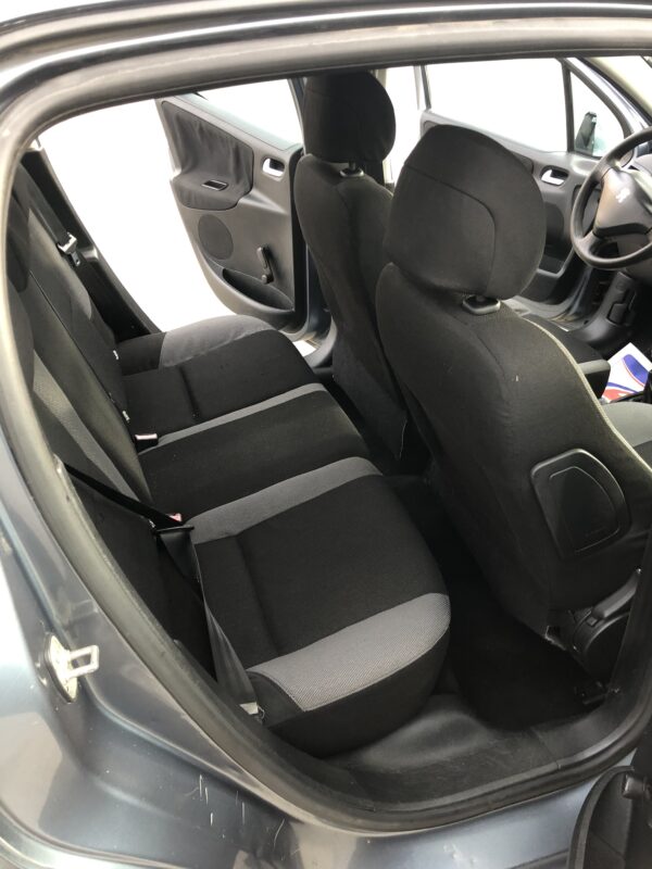 Peugeot 207 1.4 hdi 70cv – Image 13