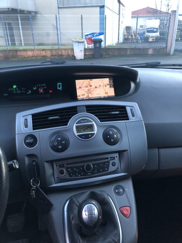 RENAULT SCENIC 1.5 Dci 105cv – Image 9