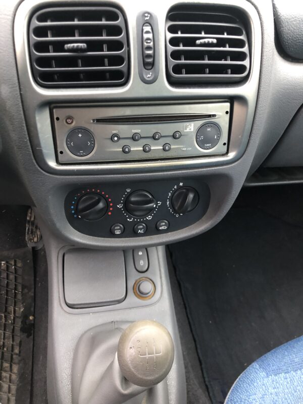 RENAULT CLIO II 1.4 98cv – Image 10