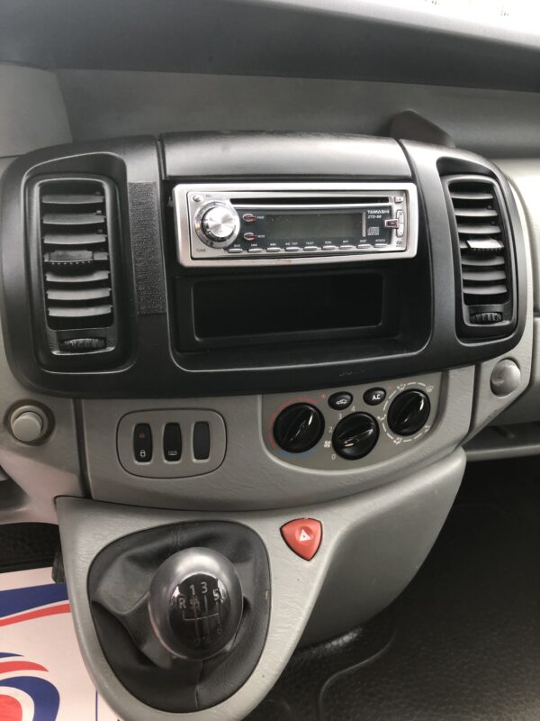 RENAULT TRAFIC 1.9 DCI COMBI LONG – Image 10